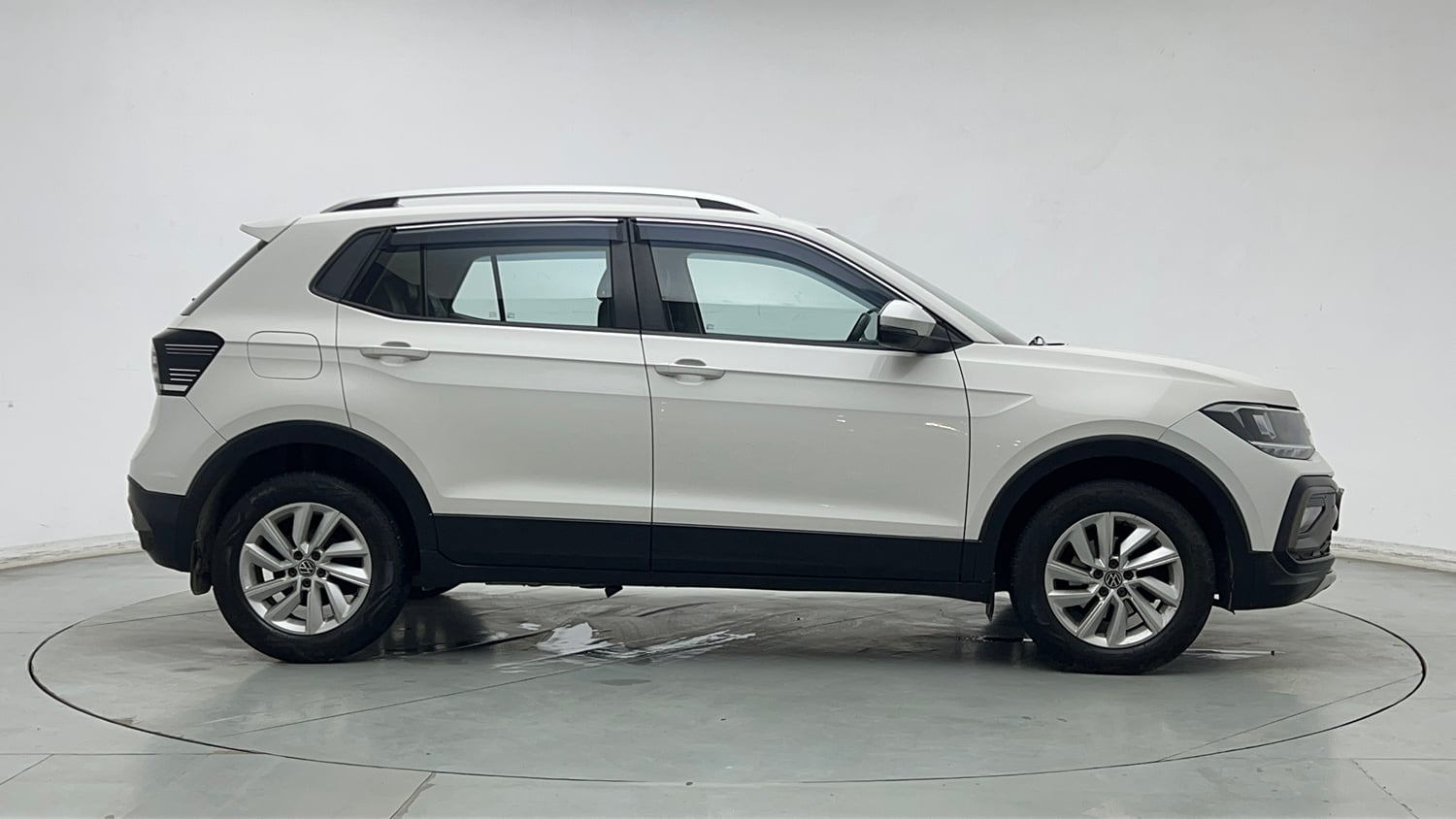 Used 2022 Volkswagen Taigun Highline 1.0 TSI MT Petrol Manual exterior RIGHT SIDE VIEW