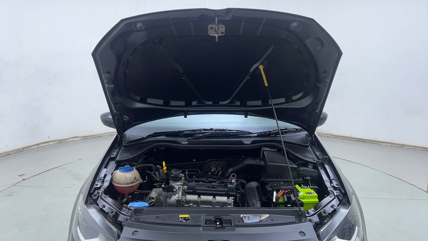 Used 2017 Volkswagen Ameo Highline1.2L (P) Petrol Manual engine ENGINE & BONNET OPEN FRONT VIEW