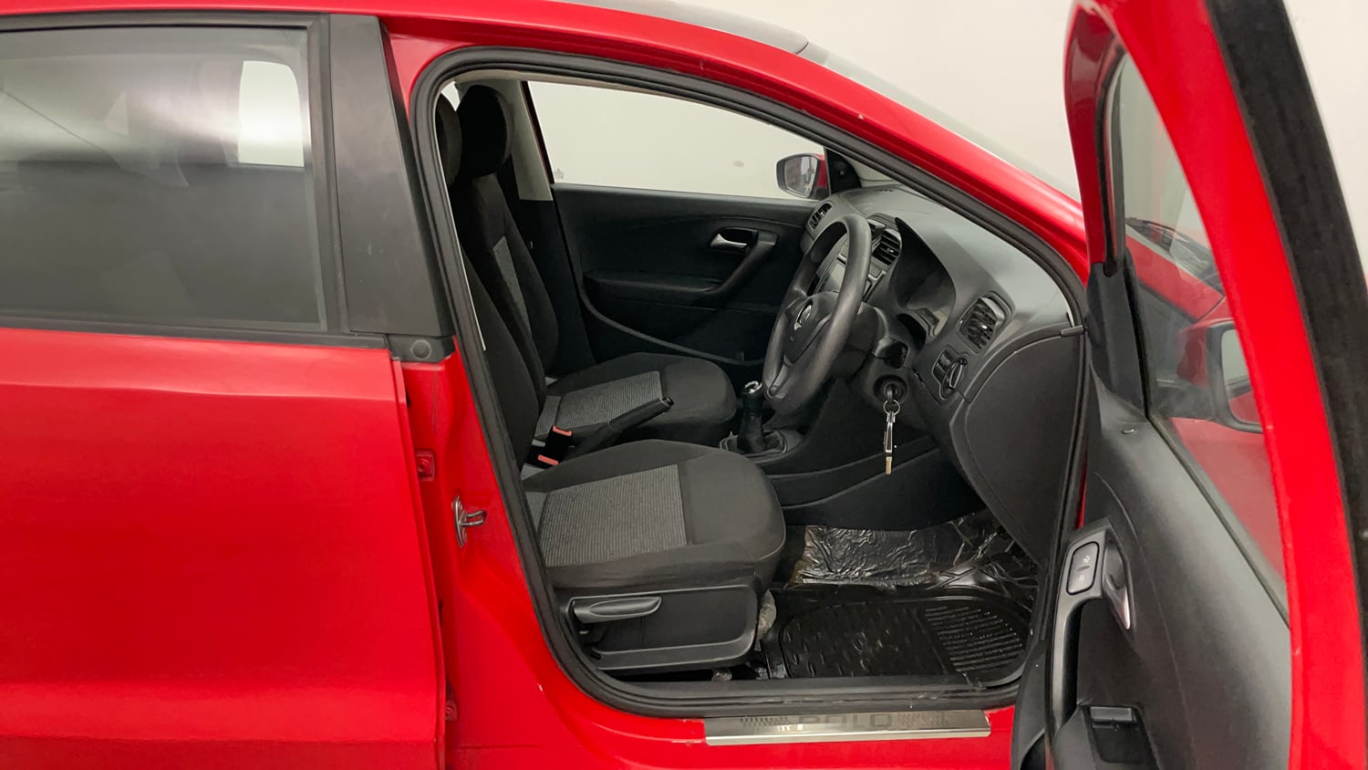 Used 2019 Volkswagen Polo Trendline 1.0L (P) Petrol Manual interior RIGHT SIDE FRONT DOOR CABIN VIEW