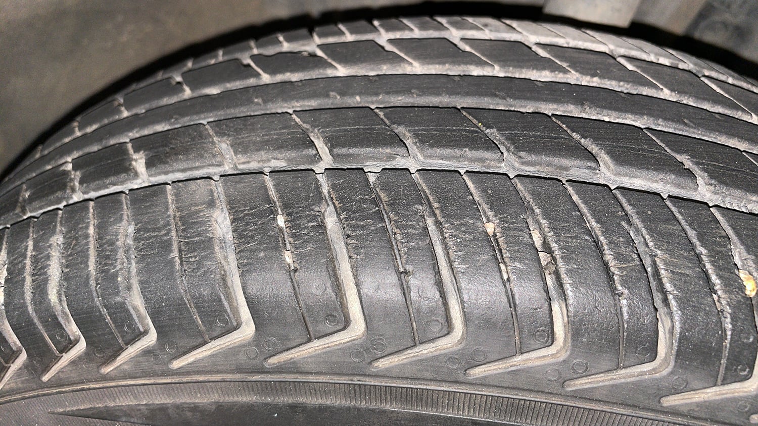 Used 2018 Renault Kwid 1.0 RXT AMT Opt Petrol Automatic tyres RIGHT FRONT TYRE TREAD VIEW