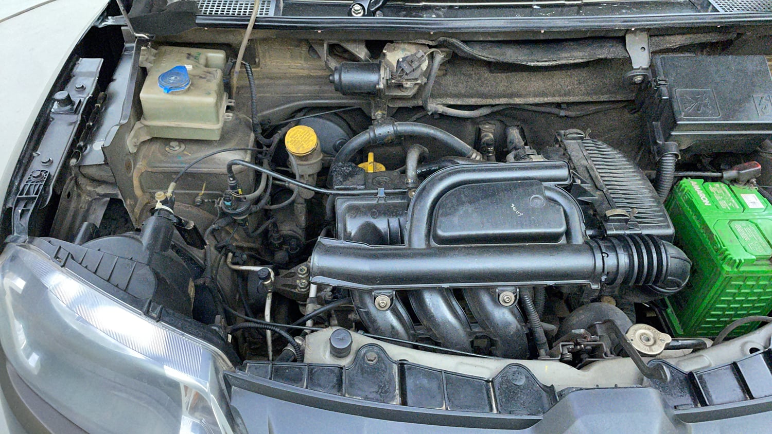 Used 2018 Renault Kwid 1.0 RXT AMT Opt Petrol Automatic engine ENGINE RIGHT SIDE VIEW