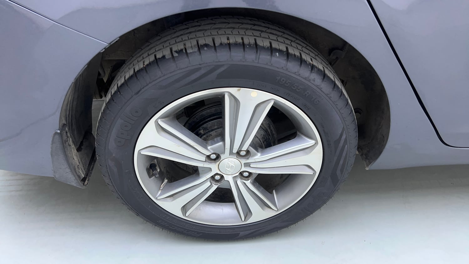 Used 2017 Hyundai Verna SX (O) 1.6 VTVT AT Petrol Automatic tyres RIGHT REAR TYRE RIM VIEW