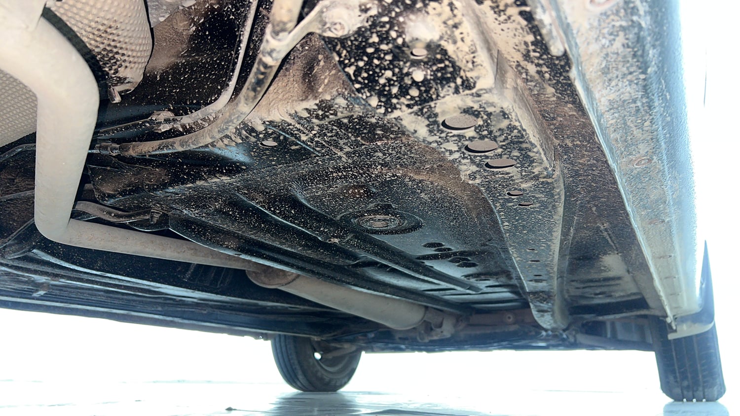 Used 2023 Maruti Suzuki Wagon R VXI 1.0 AGS Petrol Automatic extra REAR RIGHT UNDERBODY VIEW