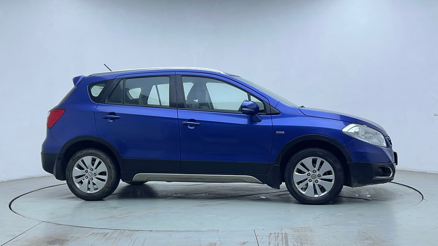 Used 2015 Maruti Suzuki S-Cross Alpha 1.6 Diesel Manual exterior RIGHT SIDE VIEW