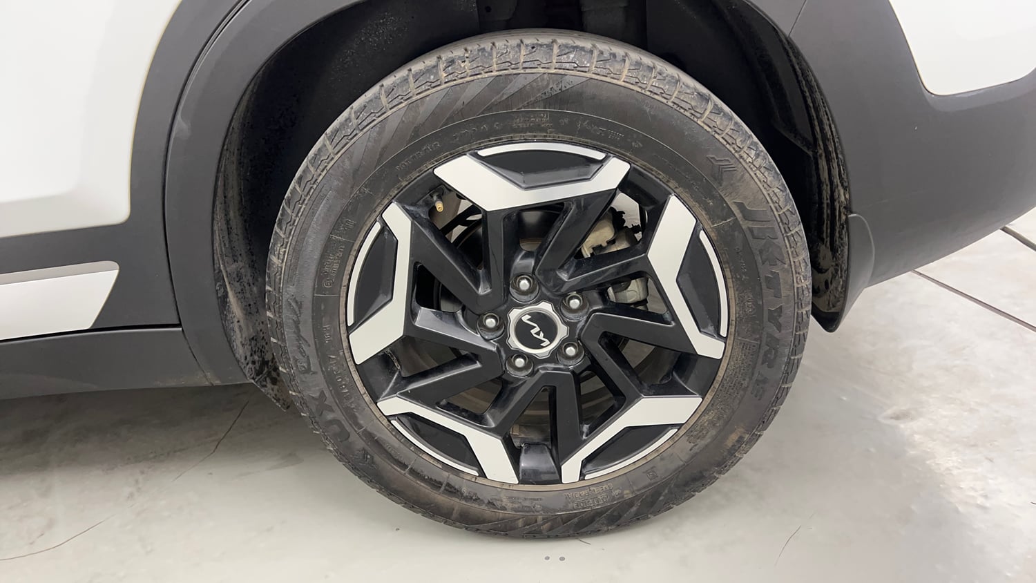 Used 2024 Kia Seltos HTX Plus 1.5 Diesel MT Diesel Manual tyres LEFT REAR TYRE RIM VIEW