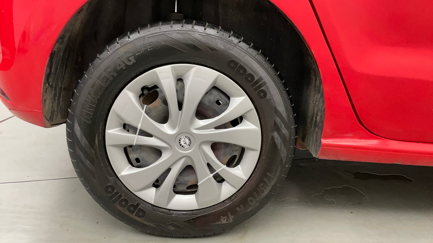 Used 2019 Volkswagen Polo Trendline 1.0L (P) Petrol Manual tyres RIGHT REAR TYRE RIM VIEW