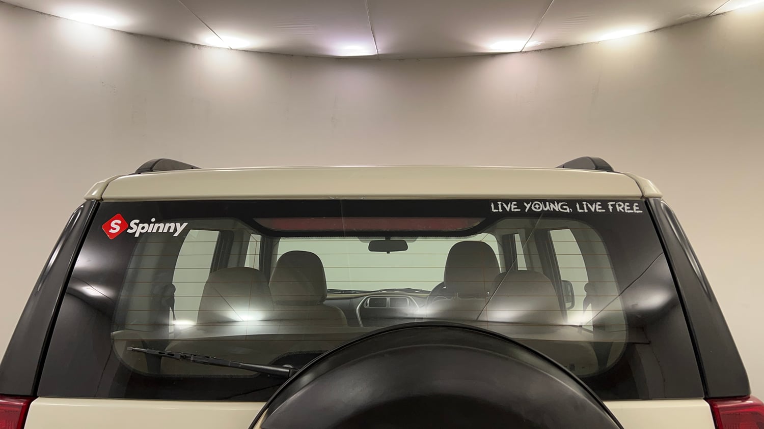 Used 2016 Mahindra TUV300 T8 Diesel Manual exterior BACK WINDSHIELD VIEW
