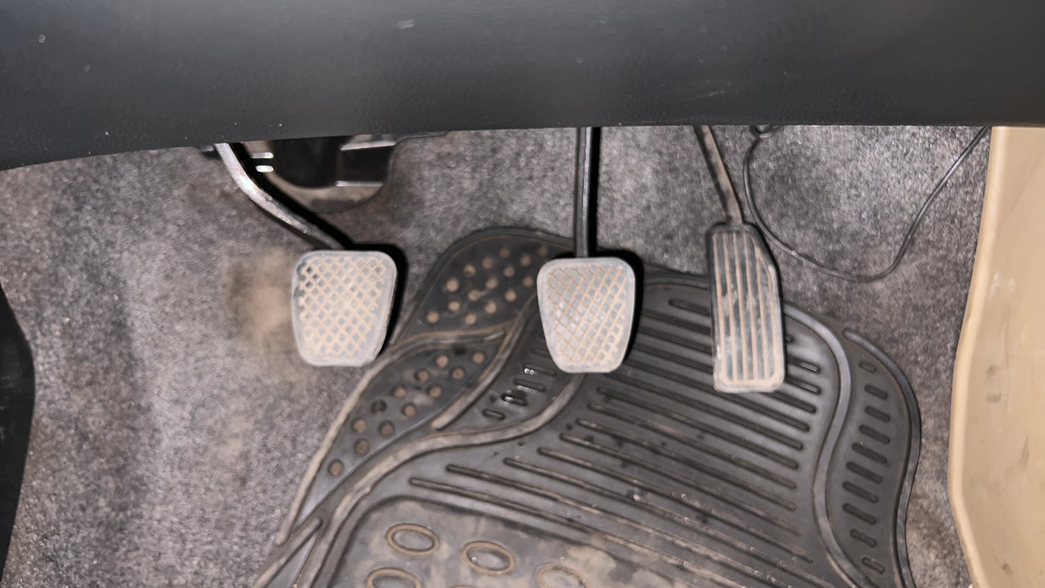 Used 2014 Honda Amaze 1.2 S i-VTEC Petrol Manual interior PEDALS VIEW