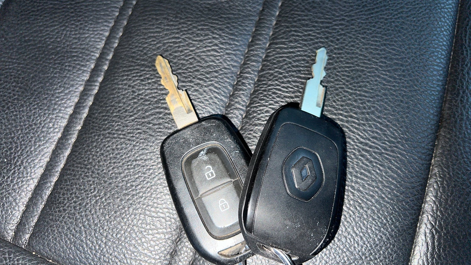 Used 2017 Renault Kwid 1.0 RXT AMT Petrol Automatic extra CAR KEY VIEW