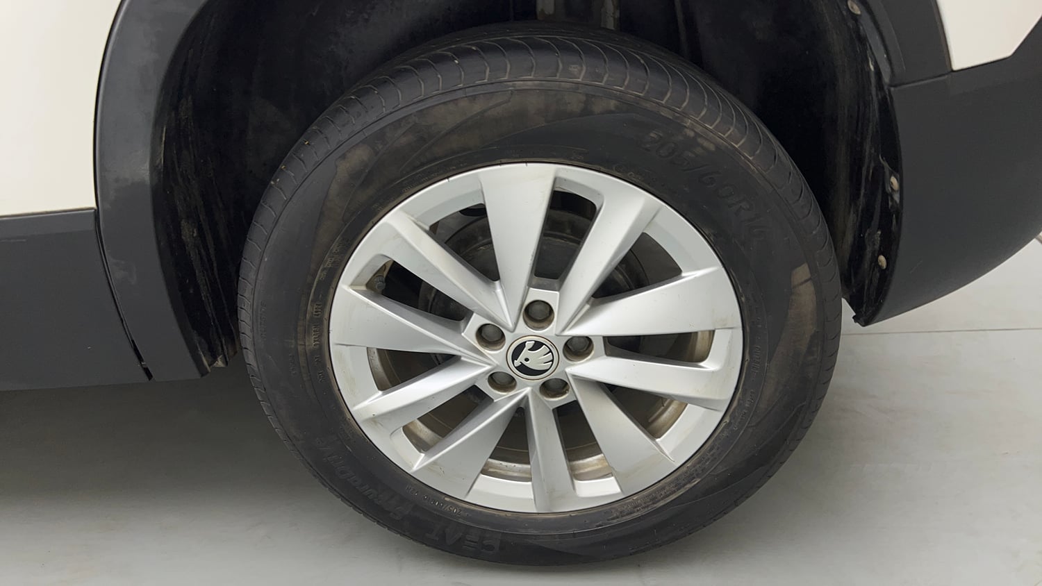 Used 2025 Skoda Kylaq Signature Plus AT Petrol Automatic tyres LEFT REAR TYRE RIM VIEW