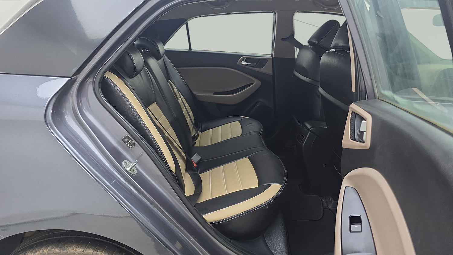 Used 2017 Hyundai Elite i20 Asta 1.4 CRDI Diesel Manual interior RIGHT SIDE REAR DOOR CABIN VIEW