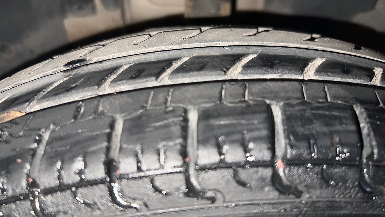 Used 2016 Renault Kwid RXT Petrol Manual tyres LEFT FRONT TYRE TREAD VIEW