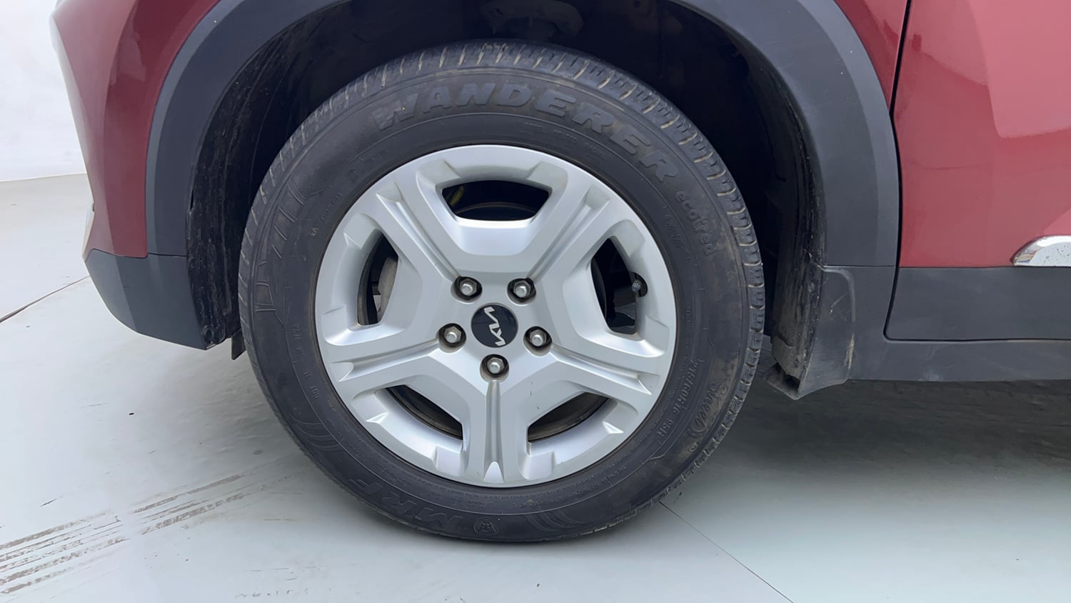 Used 2023 Kia Sonet HTK 1.2 Petrol MT Petrol Manual tyres LEFT FRONT TYRE RIM VIEW