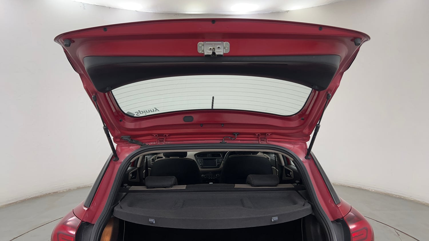 Used 2018 Hyundai Elite i20 Asta 1.2 (O) Petrol Manual interior DICKY DOOR OPEN VIEW