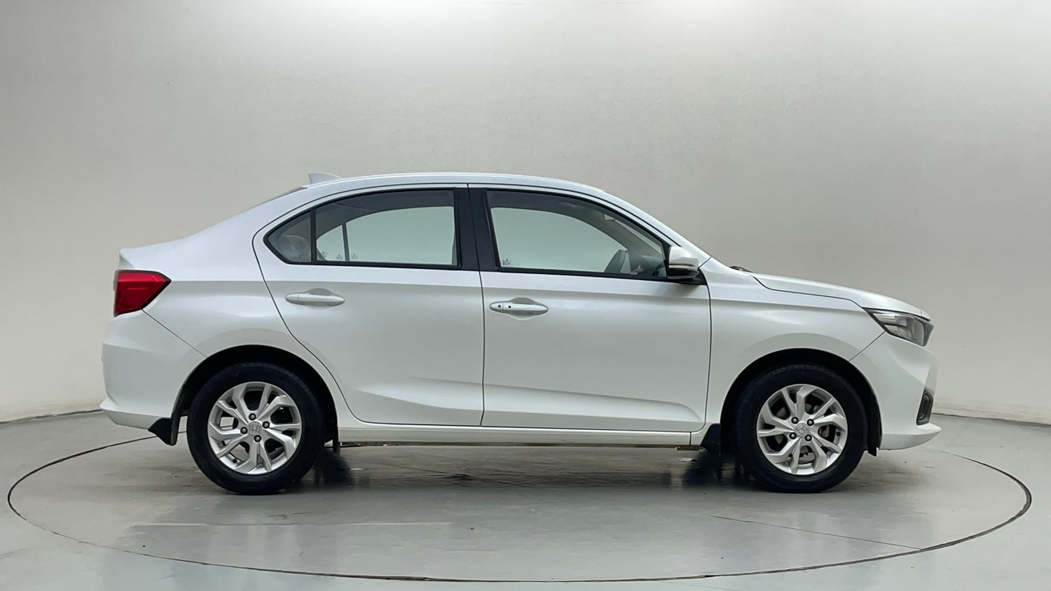 Used 2019 Honda Amaze 1.5 VX CVT Diesel Diesel Automatic exterior RIGHT SIDE VIEW