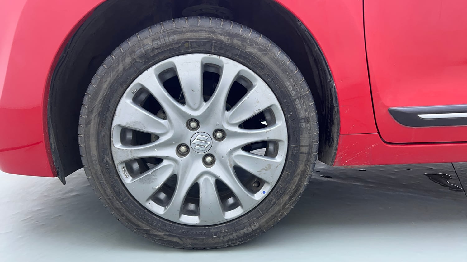 Used 2017 Maruti Suzuki Baleno Zeta 1.2 AT Petrol Automatic tyres LEFT FRONT TYRE RIM VIEW