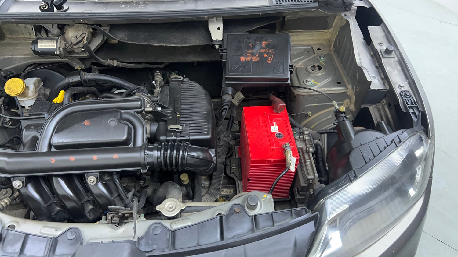 Used 2018 Renault Kwid 1.0 RXT AMT Opt Petrol Automatic engine ENGINE LEFT SIDE VIEW