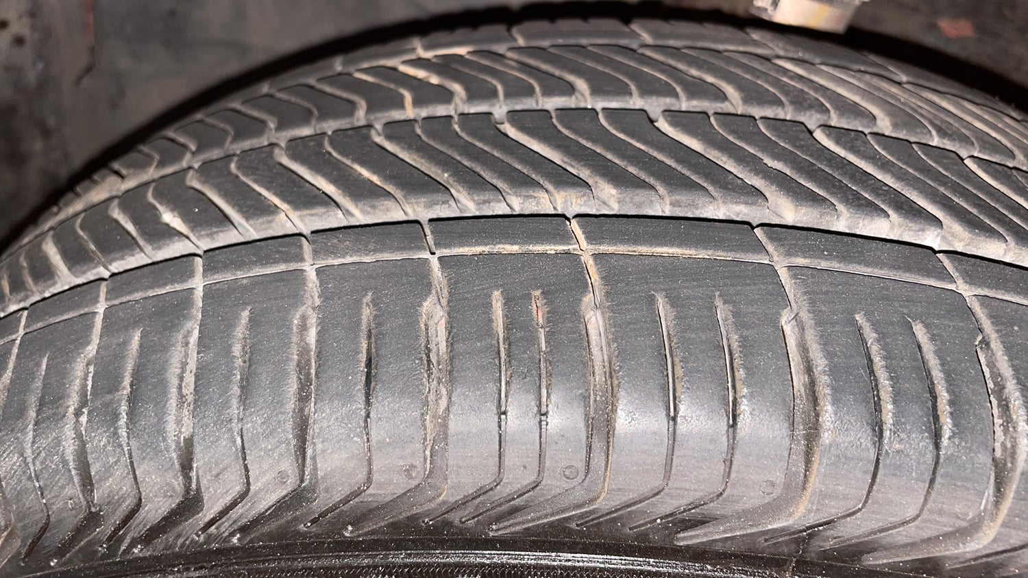Used 2014 Honda Brio S MT Petrol Manual tyres LEFT FRONT TYRE TREAD VIEW