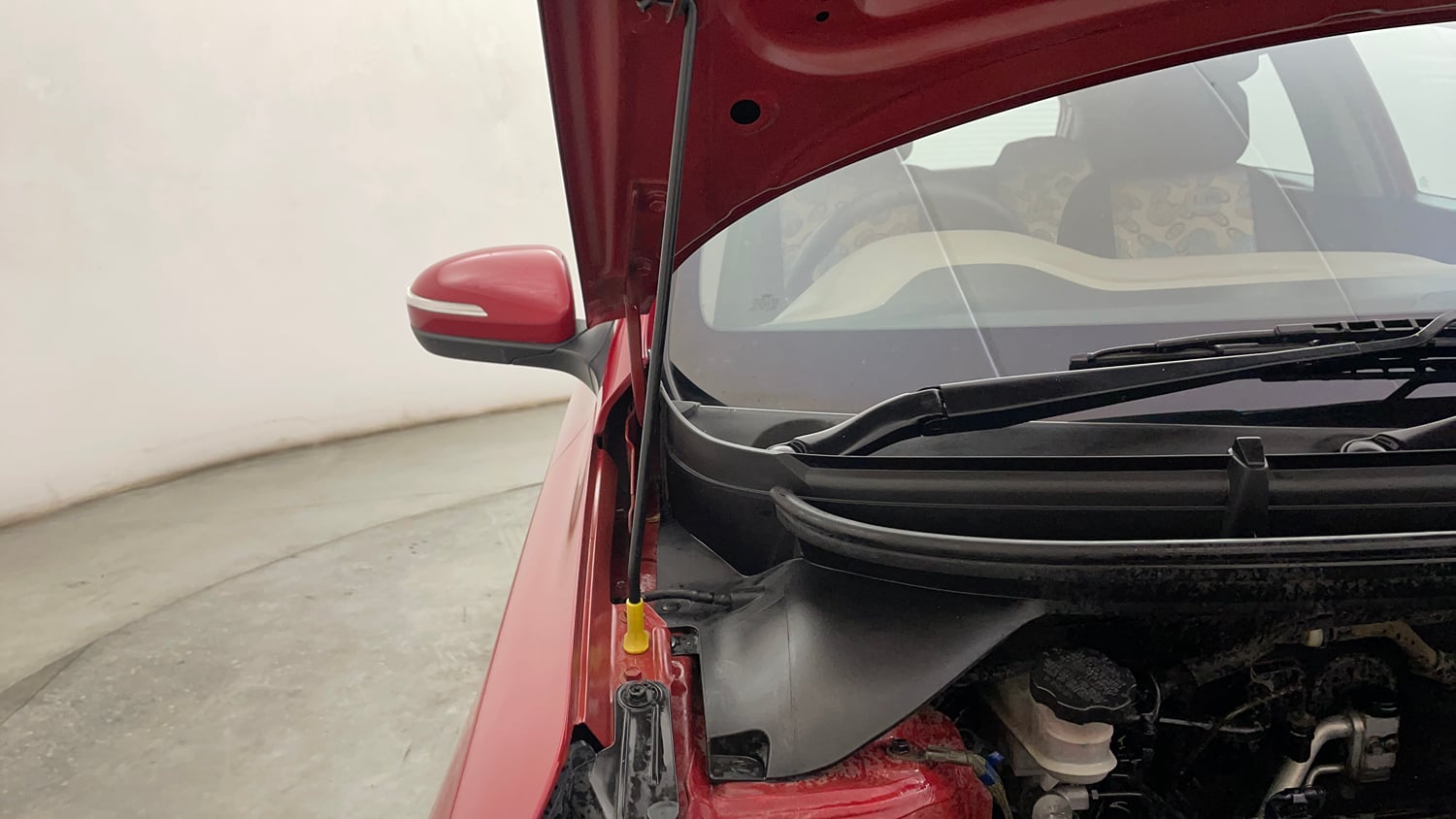 Used 2016 Hyundai Elite i20 Sportz 1.2 Petrol Manual engine ENGINE RIGHT SIDE HINGE & APRON VIEW