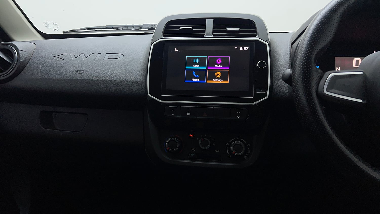 Used 2022 Renault Kwid CLIMBER AMT Petrol Automatic interior MUSIC SYSTEM & AC CONTROL VIEW