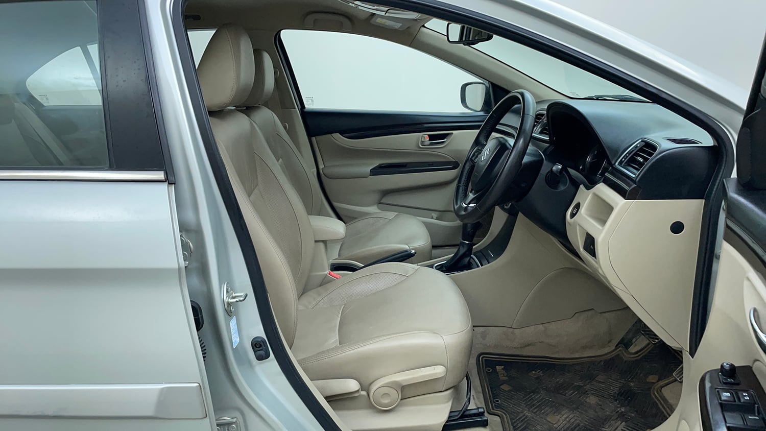 Used 2017 Maruti Suzuki Ciaz ZXi  AT Petrol Automatic interior RIGHT SIDE FRONT DOOR CABIN VIEW