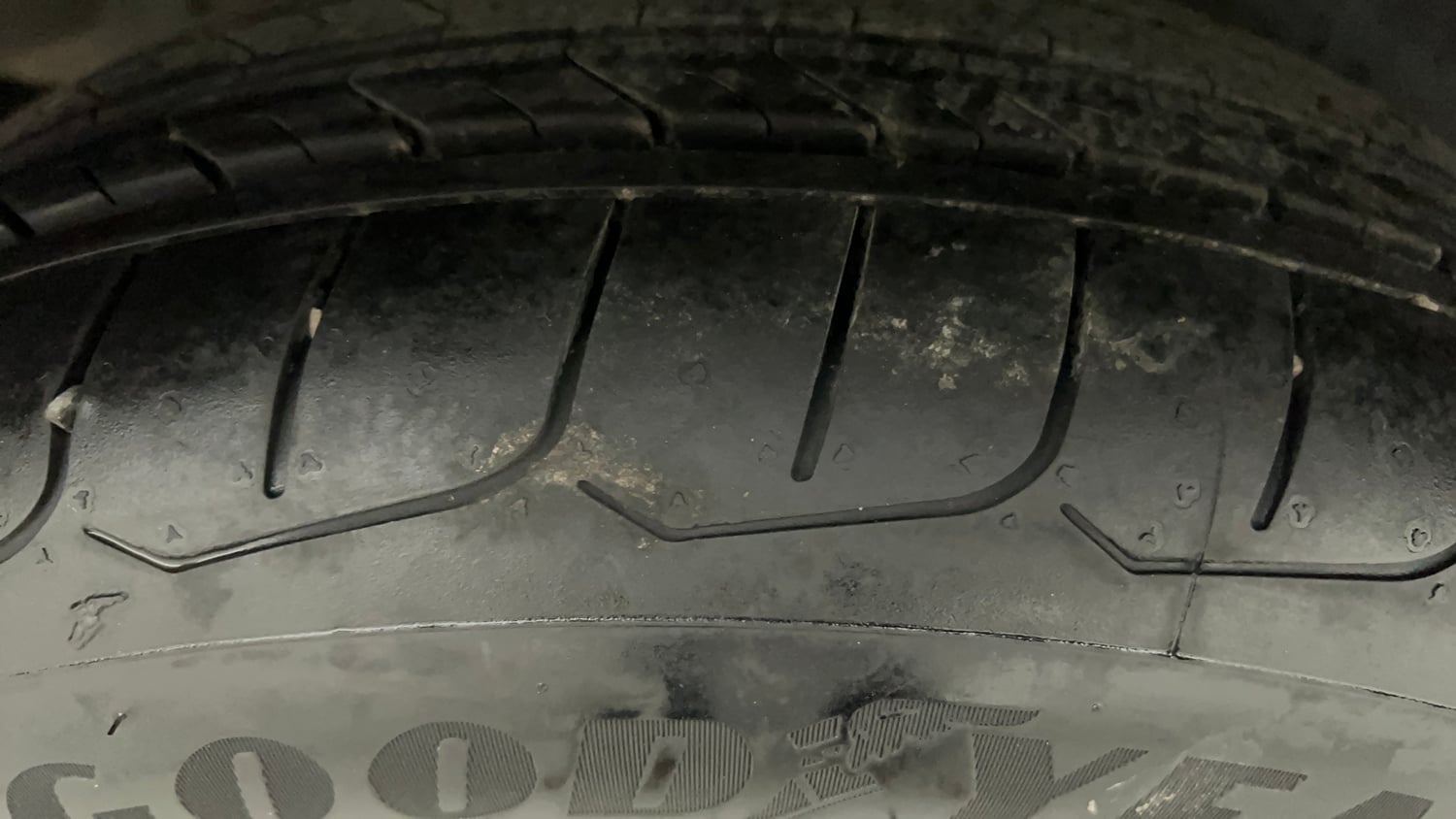 Used 2016 Maruti Suzuki Ciaz VXi+ Petrol Manual tyres RIGHT REAR TYRE TREAD VIEW