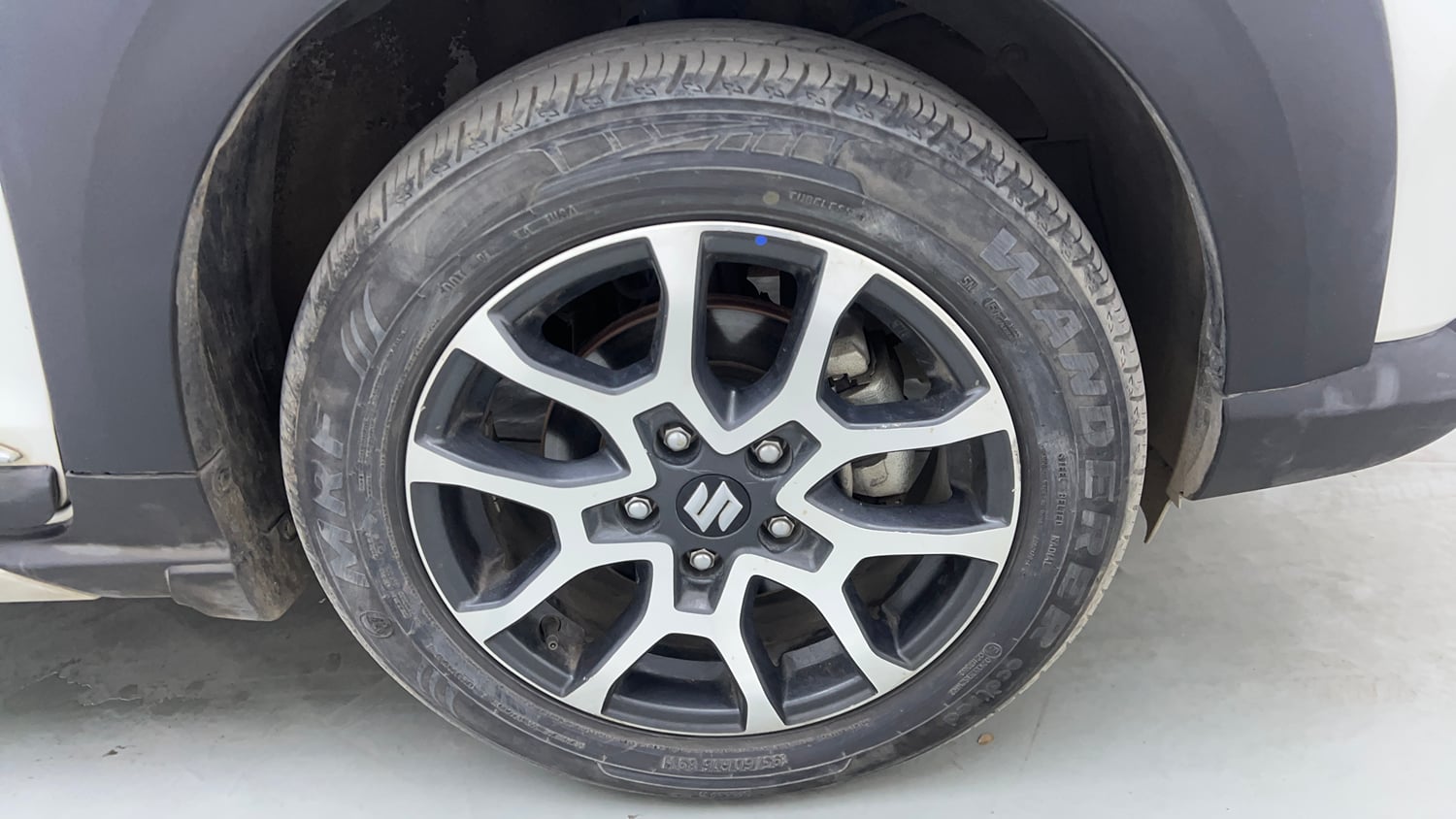Used 2024 Maruti Suzuki XL6 Zeta MT Petrol Petrol Manual tyres RIGHT FRONT TYRE RIM VIEW