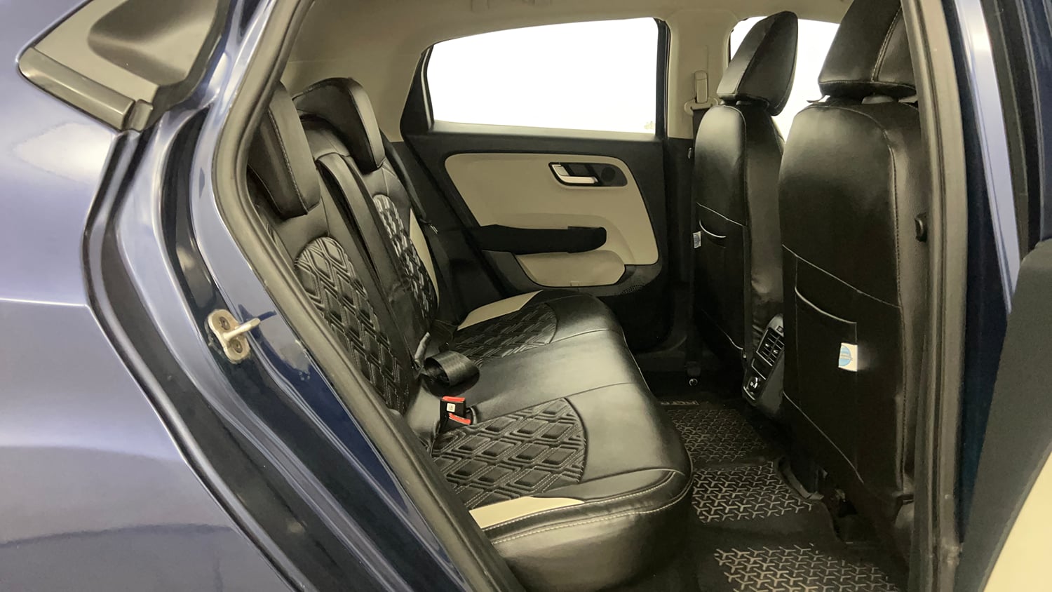 Used 2022 Tata Altroz XZA Petrol Petrol Automatic interior RIGHT SIDE REAR DOOR CABIN VIEW