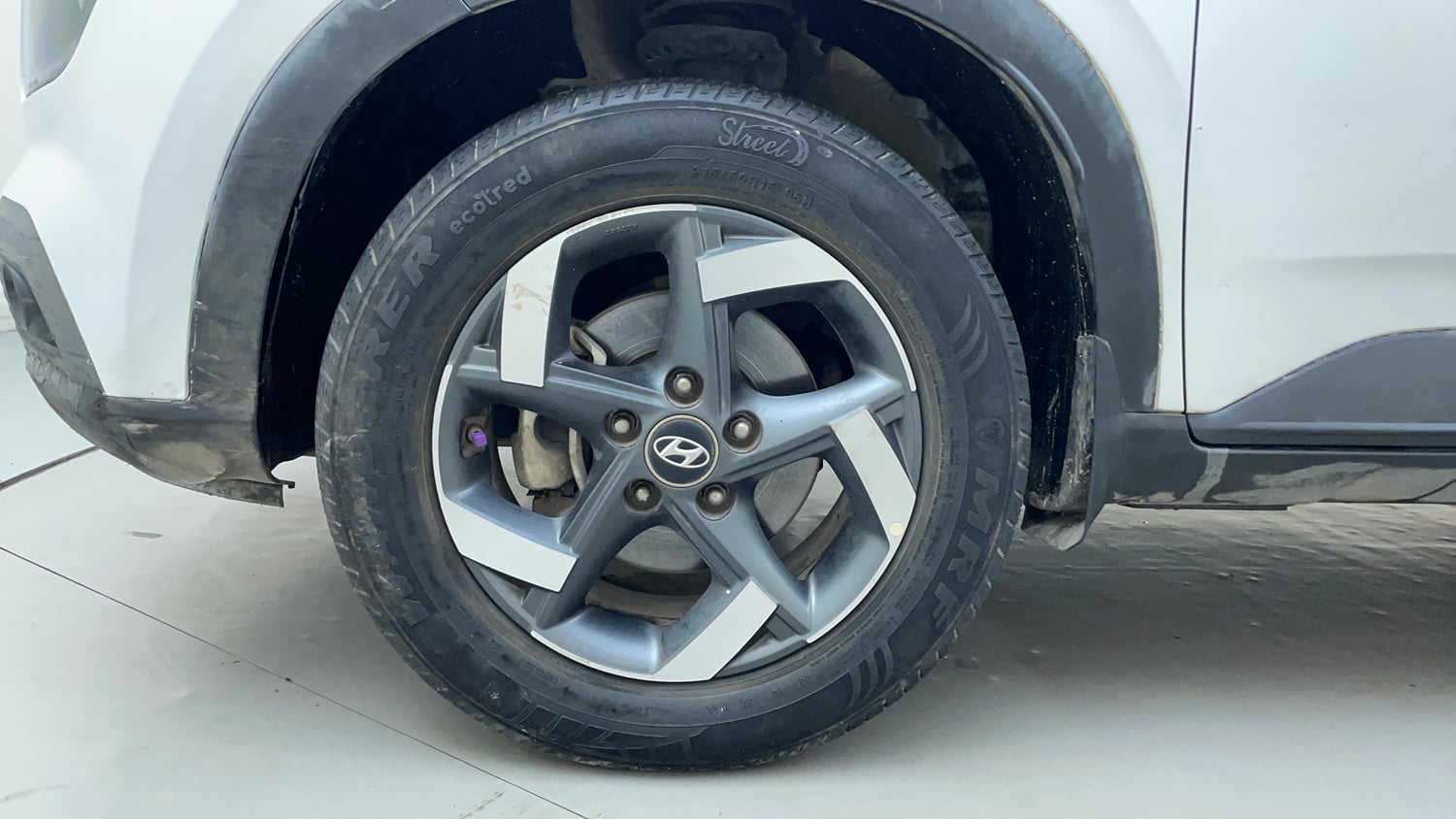 Used 2021 Hyundai Venue SX Plus 1.0 Turbo DCT Petrol Automatic tyres LEFT FRONT TYRE RIM VIEW