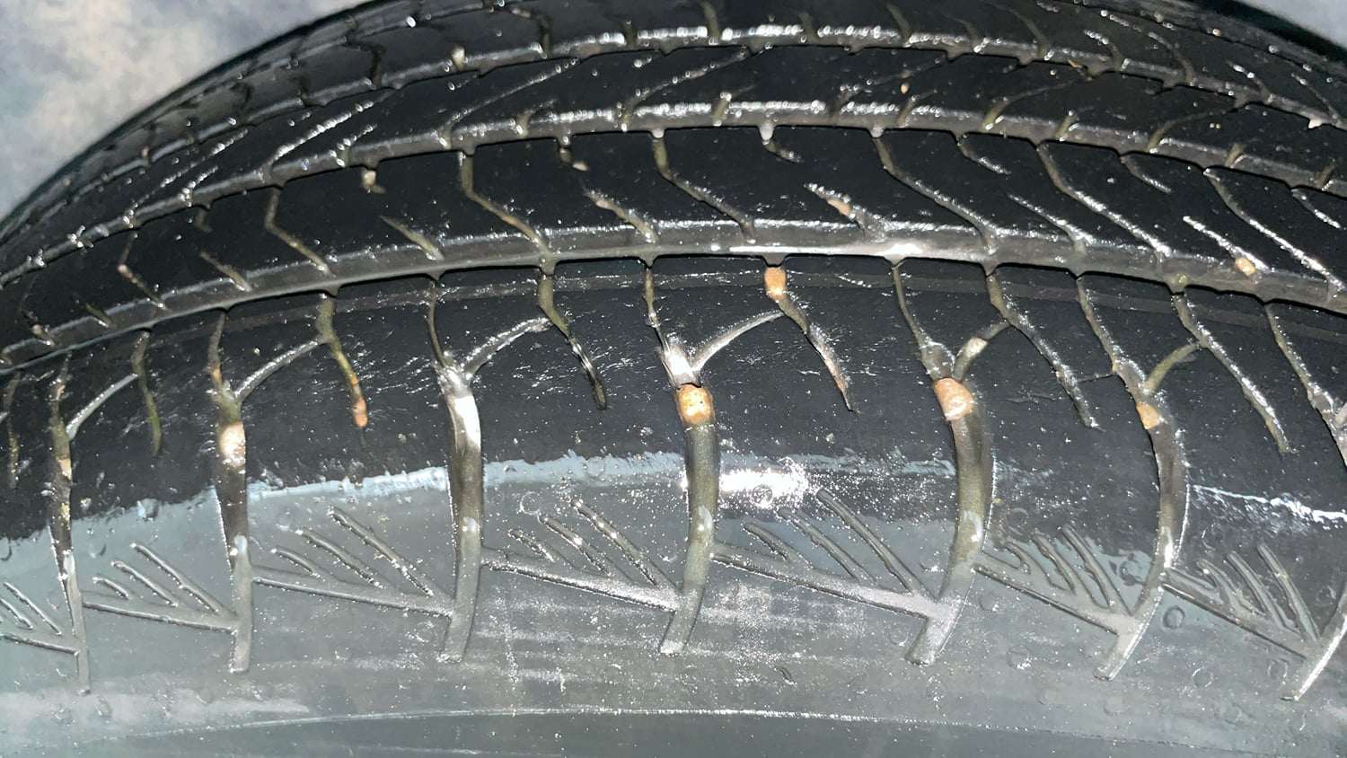 Used 2023 Maruti Suzuki Grand Vitara Zeta Plus Intelligent Hybrid eCVT Hybrid Automatic tyres LEFT REAR TYRE TREAD VIEW