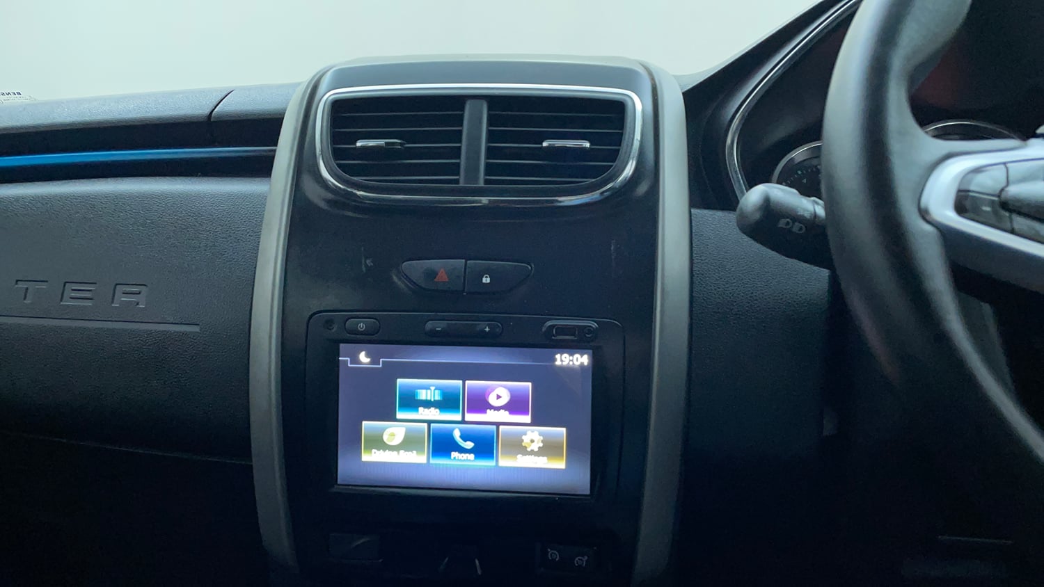Used 2021 Renault Duster RXZ 1.5 Petrol MT Petrol Manual top_features Touch screen infotainment system