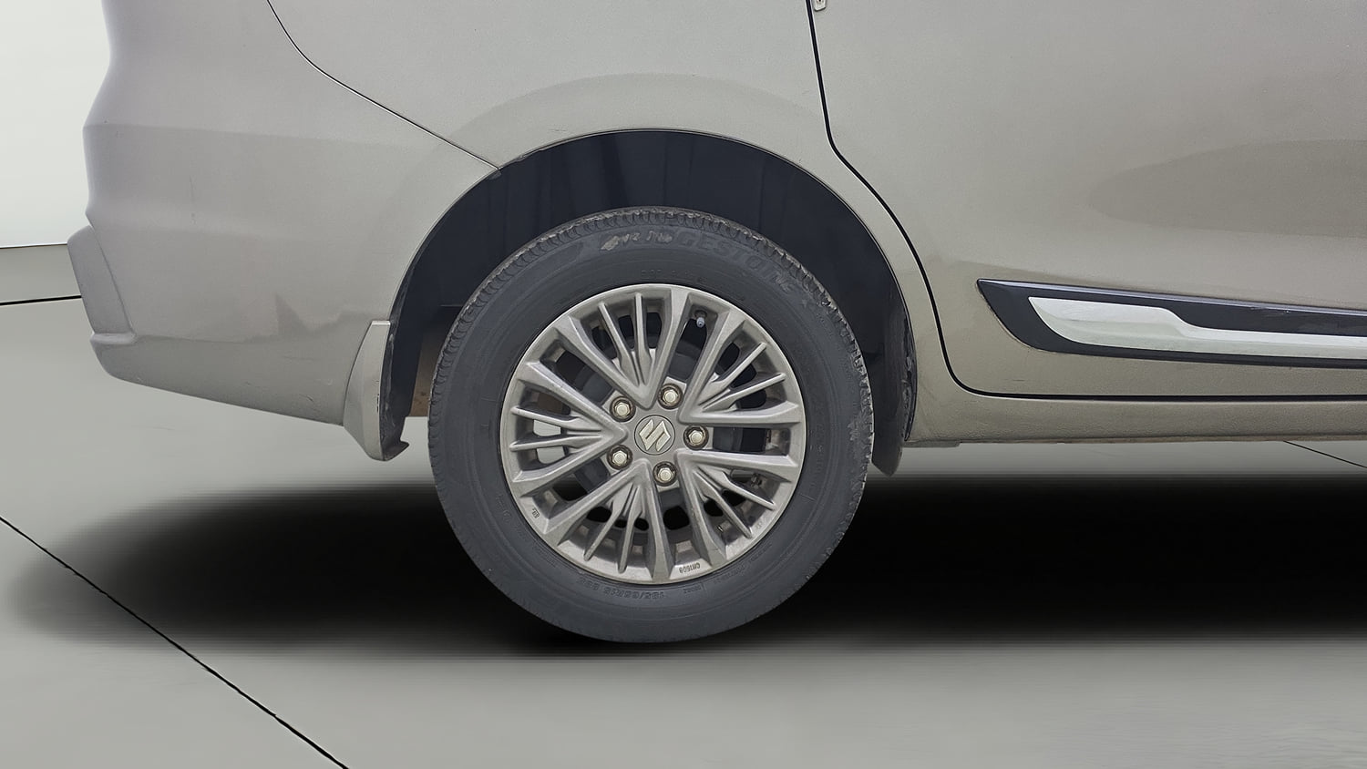 Used 2020 Maruti Suzuki New Ertiga ZXi Petrol Manual tyres RIGHT REAR TYRE RIM VIEW