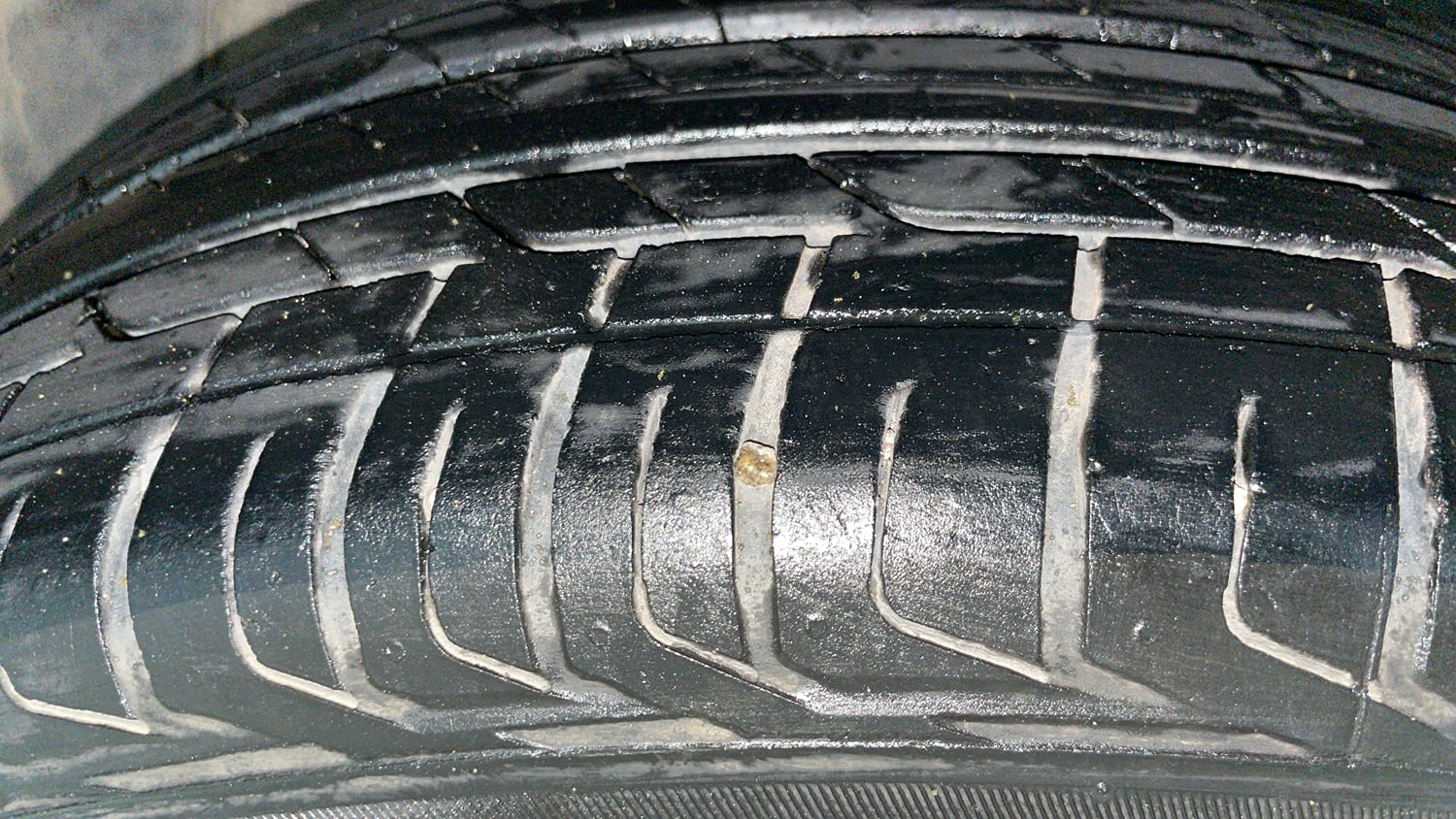 Used 2023 Tata Nexon XZ Plus Petrol Manual tyres LEFT FRONT TYRE TREAD VIEW