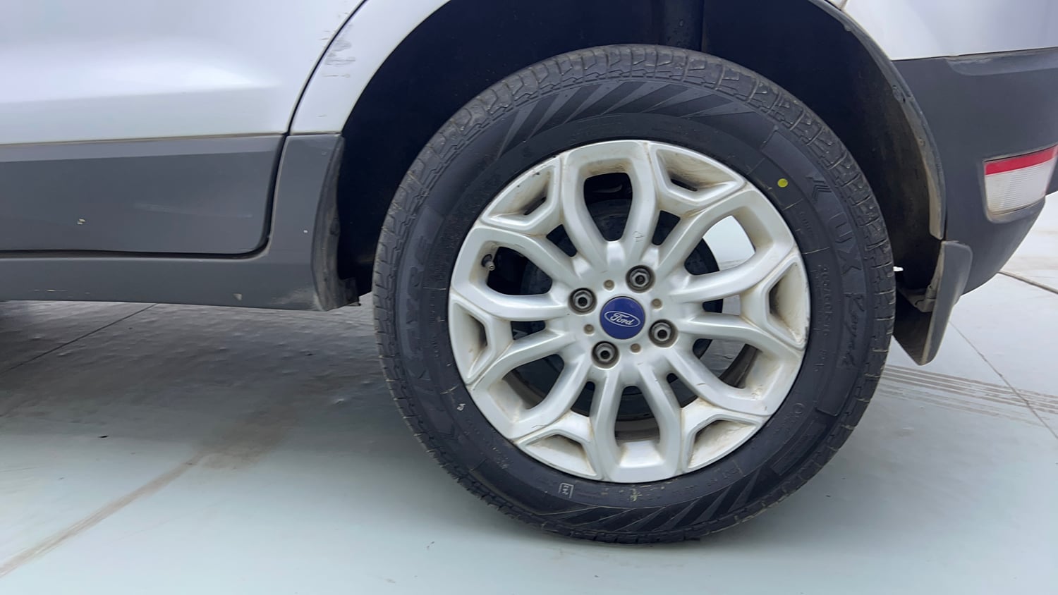 Used 2015 Ford EcoSport Titanium 1.5L Ti-VCT AT Petrol Automatic tyres LEFT REAR TYRE RIM VIEW