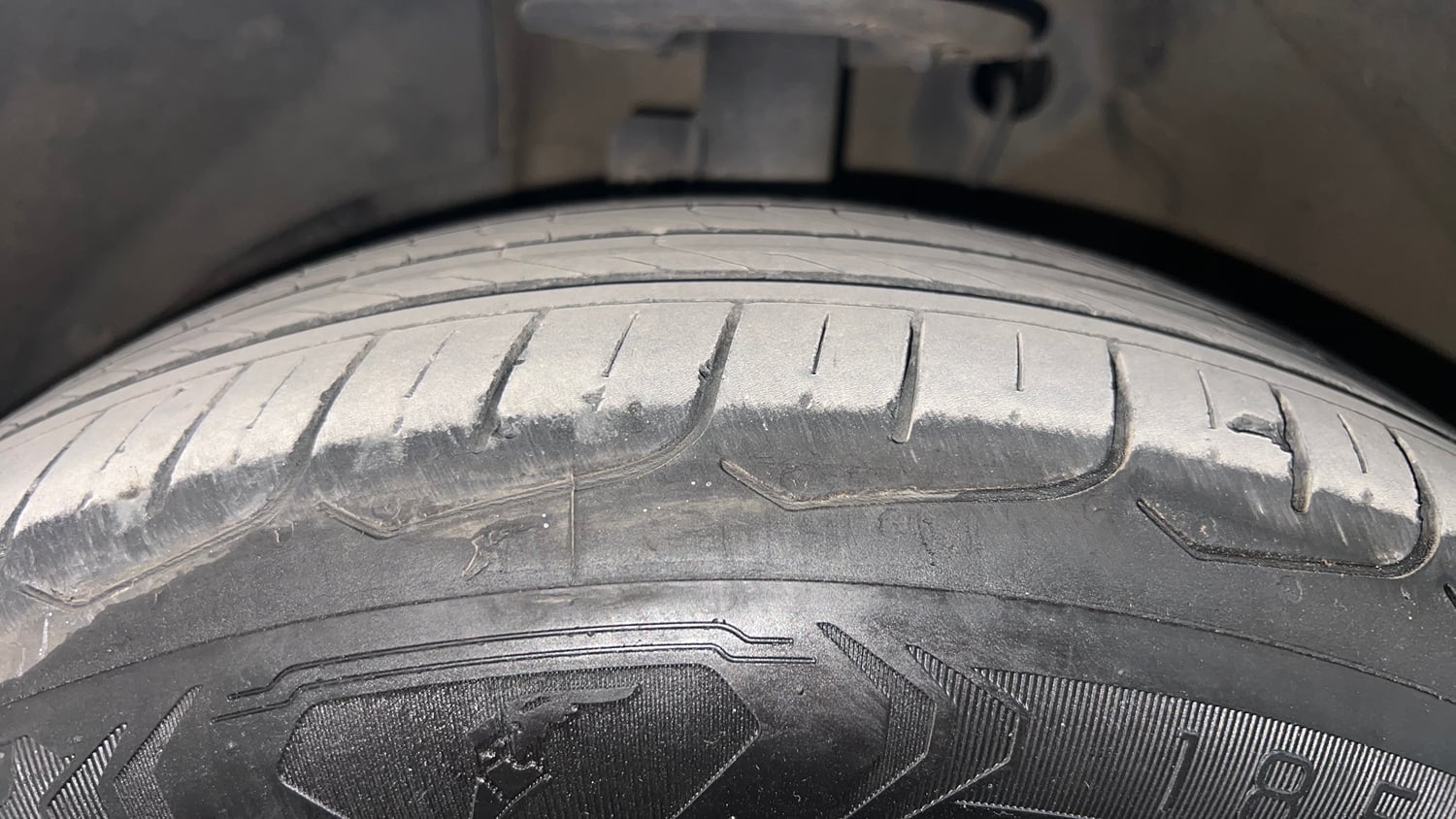 Used 2020 Maruti Suzuki Swift ZXi Plus AMT Petrol Automatic tyres LEFT FRONT TYRE TREAD VIEW