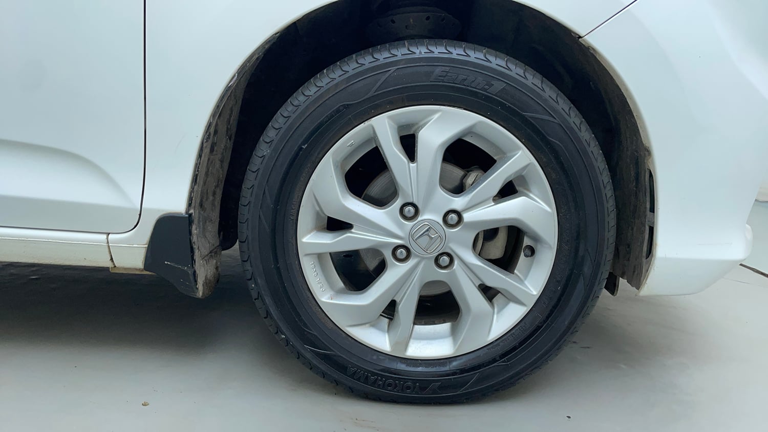 Used 2019 Honda Amaze 1.5 VX CVT Diesel Diesel Automatic tyres RIGHT FRONT TYRE RIM VIEW
