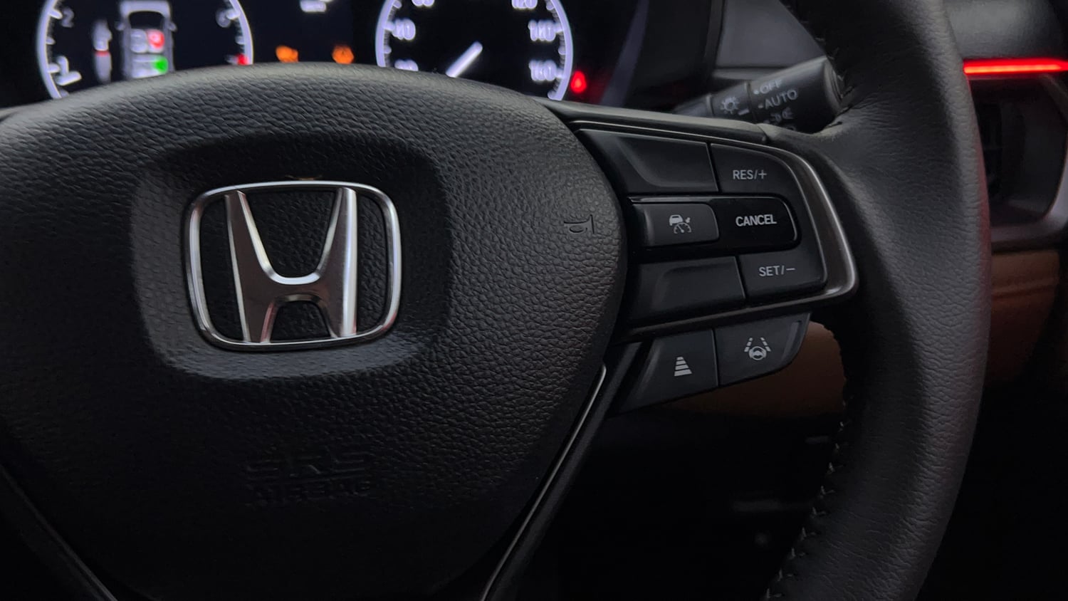 Used 2025 Honda Elevate ZX CVT Petrol Automatic top_features Cruise control