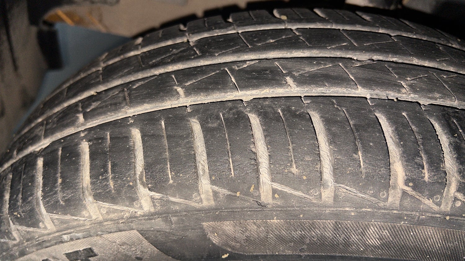 Used 2022 Renault Kwid CLIMBER AMT Petrol Automatic tyres LEFT FRONT TYRE TREAD VIEW