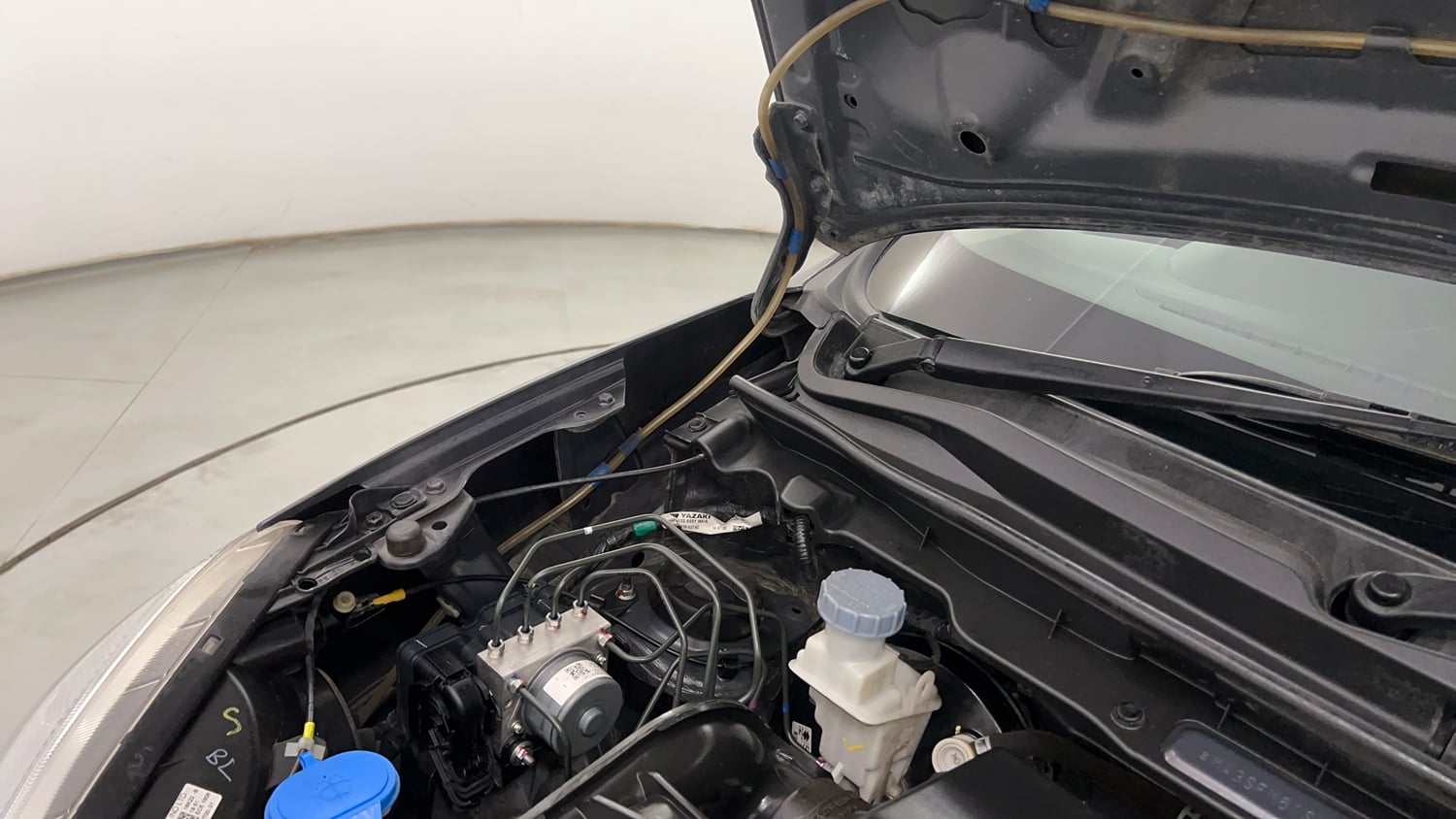 Used 2023 Maruti Suzuki Alto K10 VXi Petrol Manual engine ENGINE RIGHT SIDE HINGE & APRON VIEW