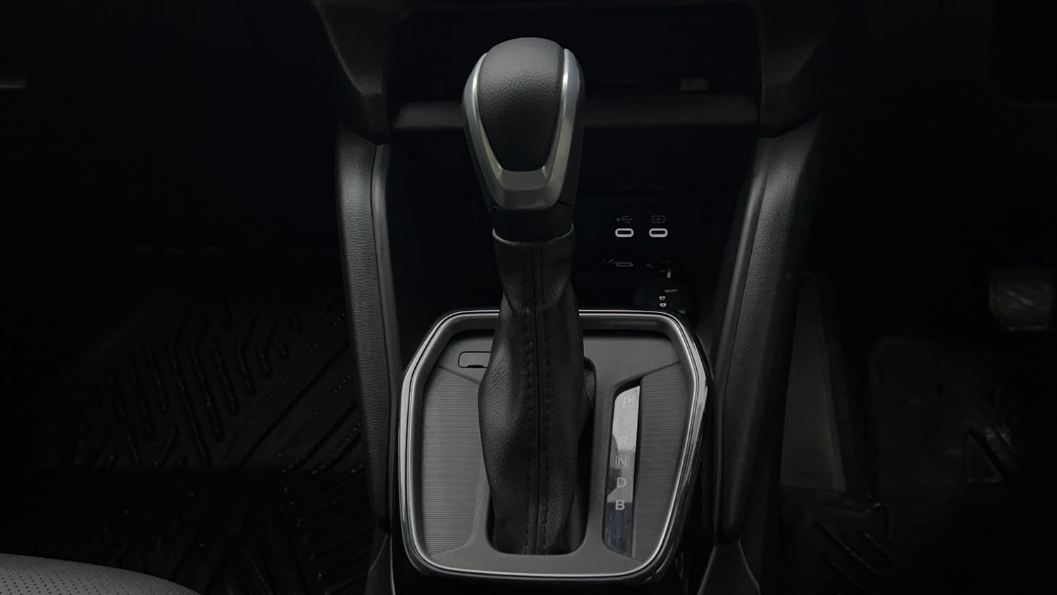 Used 2025 Maruti Suzuki Victoris ZXI+ (O) THS 2W Hybrid Automatic interior GEAR  KNOB VIEW