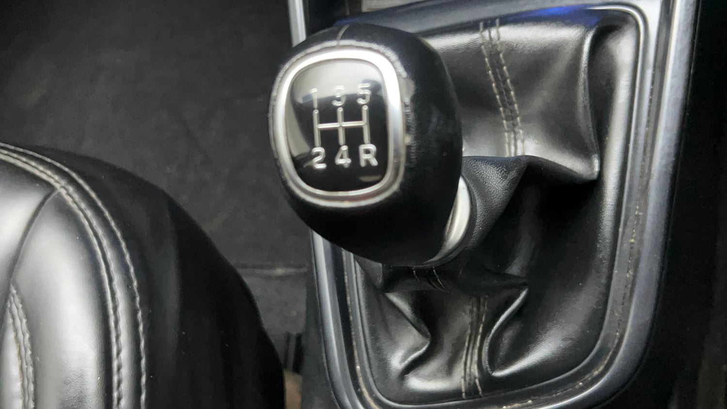 Used 2023 Hyundai New i20 Asta (O) 1.2 MT Petrol Manual interior GEAR  KNOB VIEW