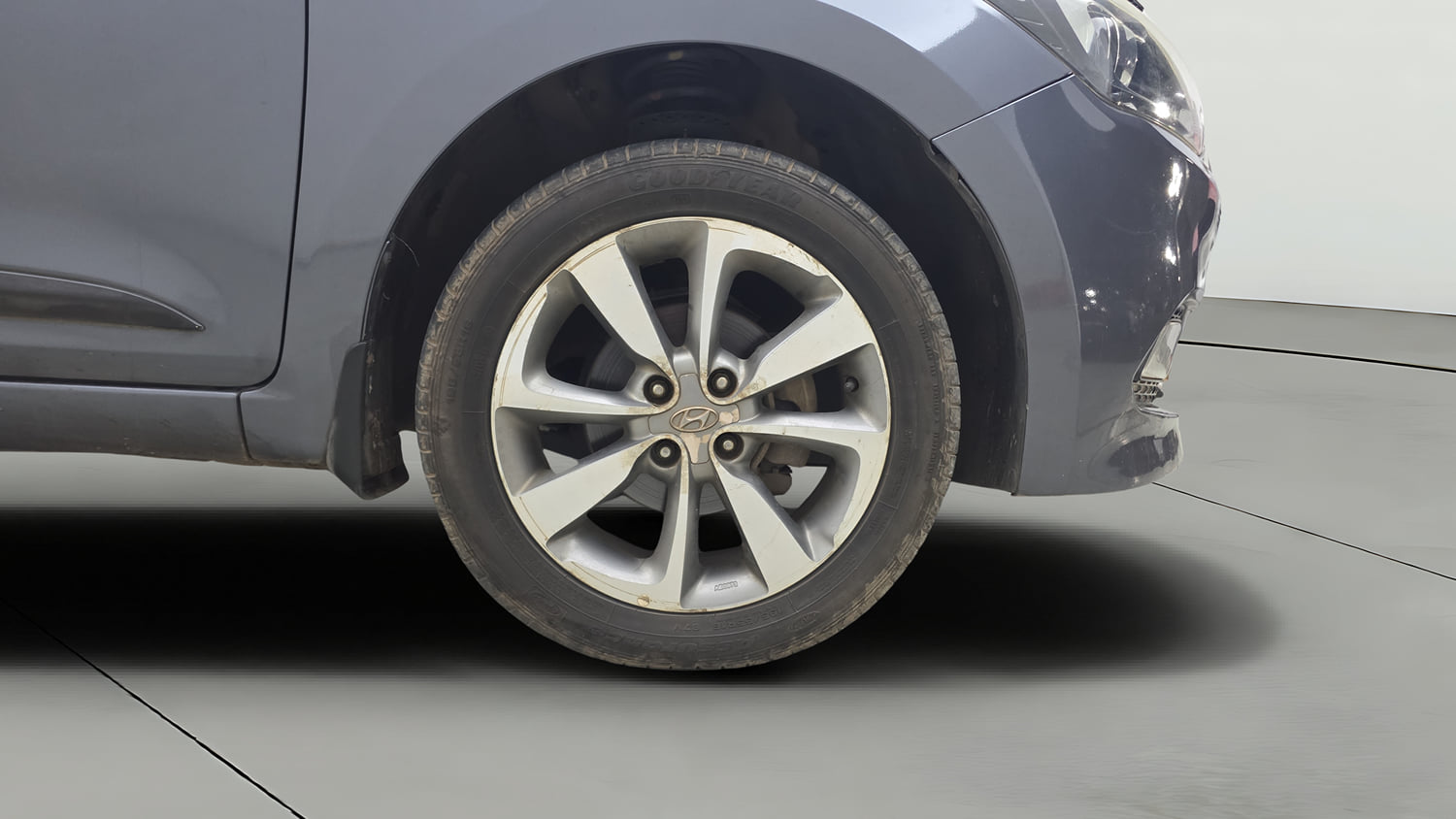 Used 2017 Hyundai Elite i20 Asta 1.4 CRDI Diesel Manual tyres RIGHT FRONT TYRE RIM VIEW