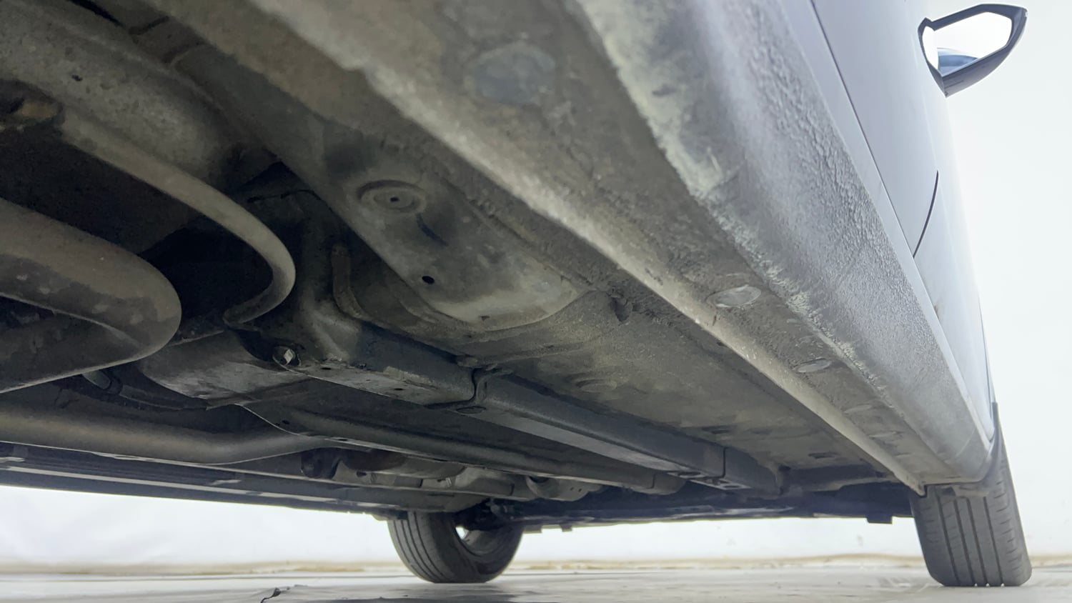 Used 2023 Hyundai Verna SX (O)1.5 MPi Petrol Manual extra REAR RIGHT UNDERBODY VIEW