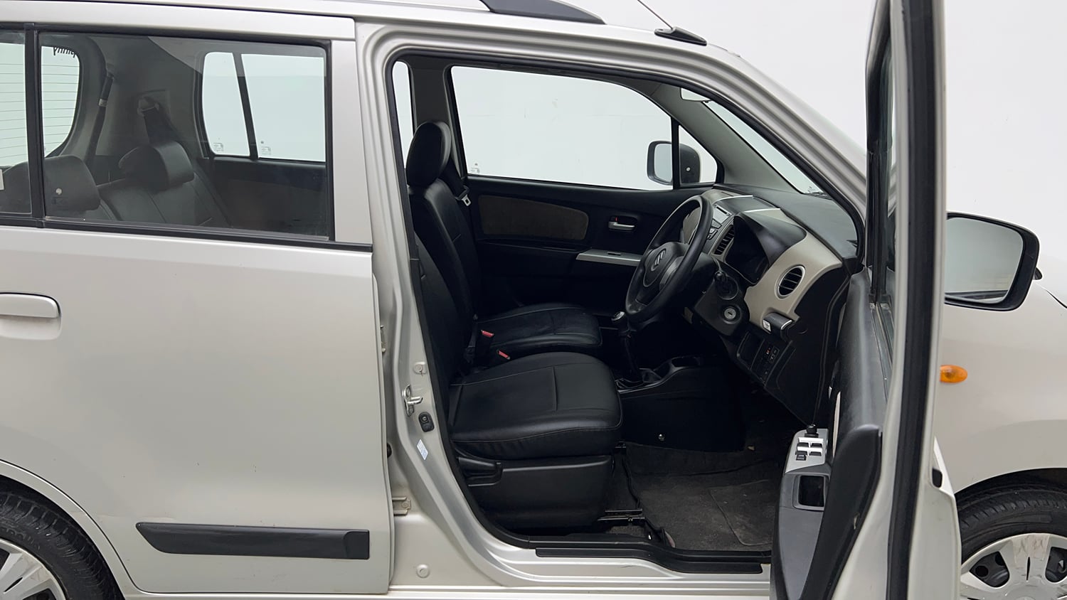 Used 2014 Maruti Suzuki Wagon R VXI Petrol Manual interior RIGHT SIDE FRONT DOOR CABIN VIEW