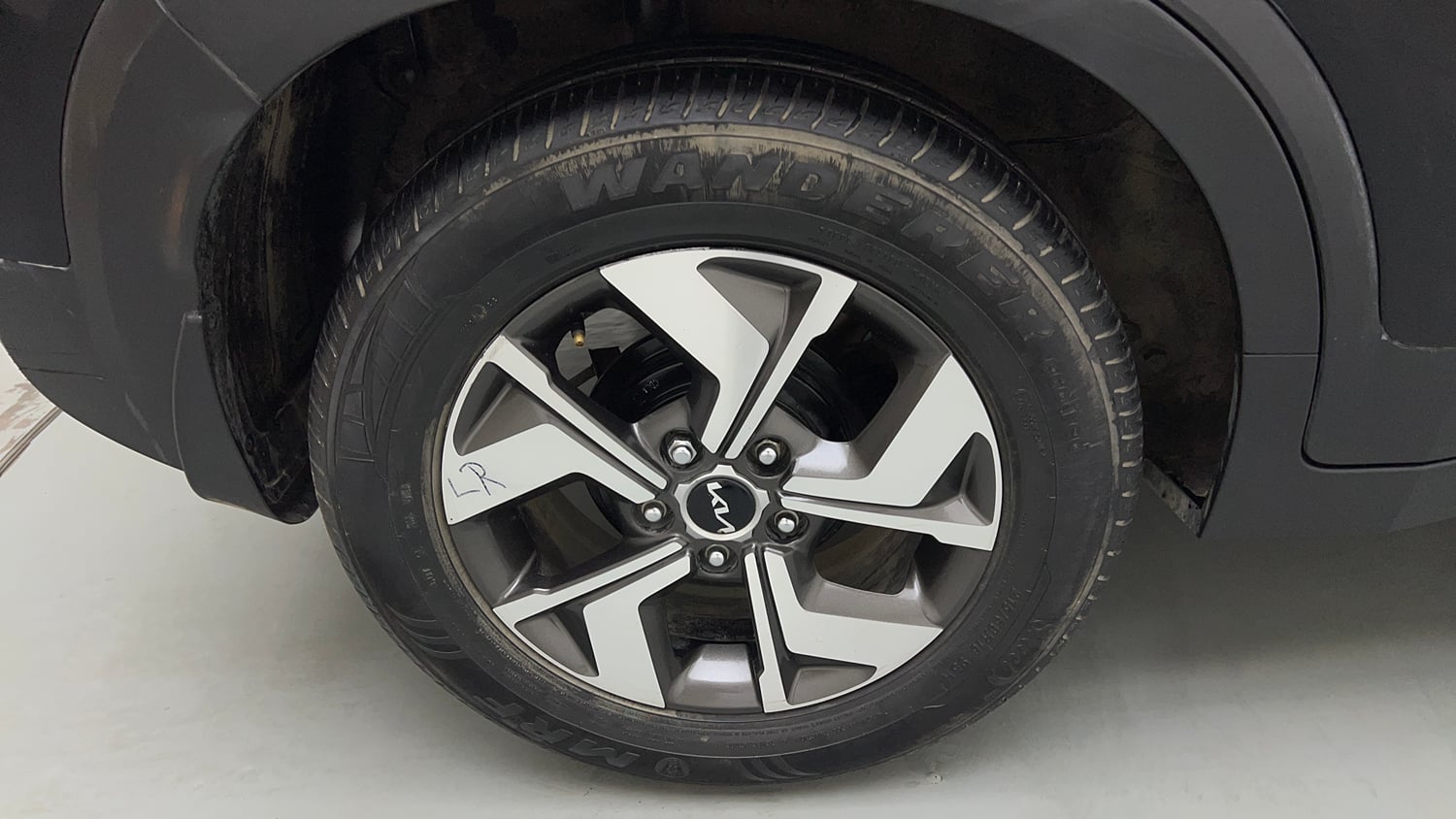 Used 2023 Kia Sonet HTX 1.0 Turbo Petrol DCT Petrol Automatic tyres RIGHT REAR TYRE RIM VIEW