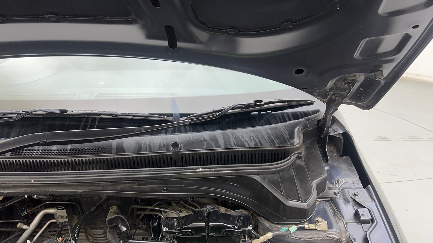 Used 2023 Hyundai New i20 Asta (O) 1.2 MT Petrol Manual engine ENGINE LEFT SIDE HINGE & APRON VIEW