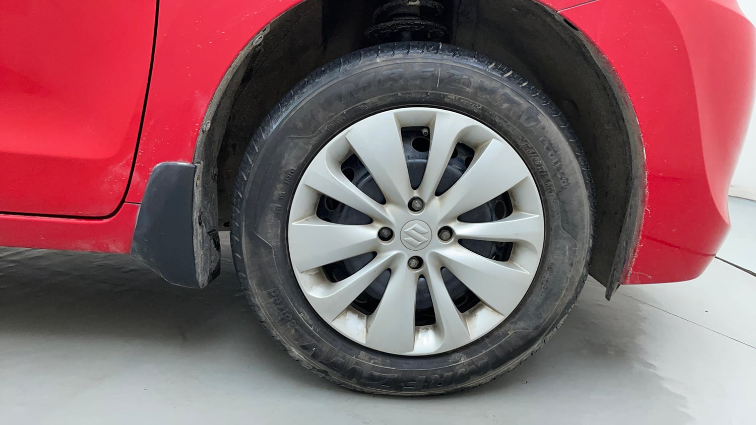 Used 2017 Maruti Suzuki Baleno Delta 1.2 Petrol Manual tyres RIGHT FRONT TYRE RIM VIEW