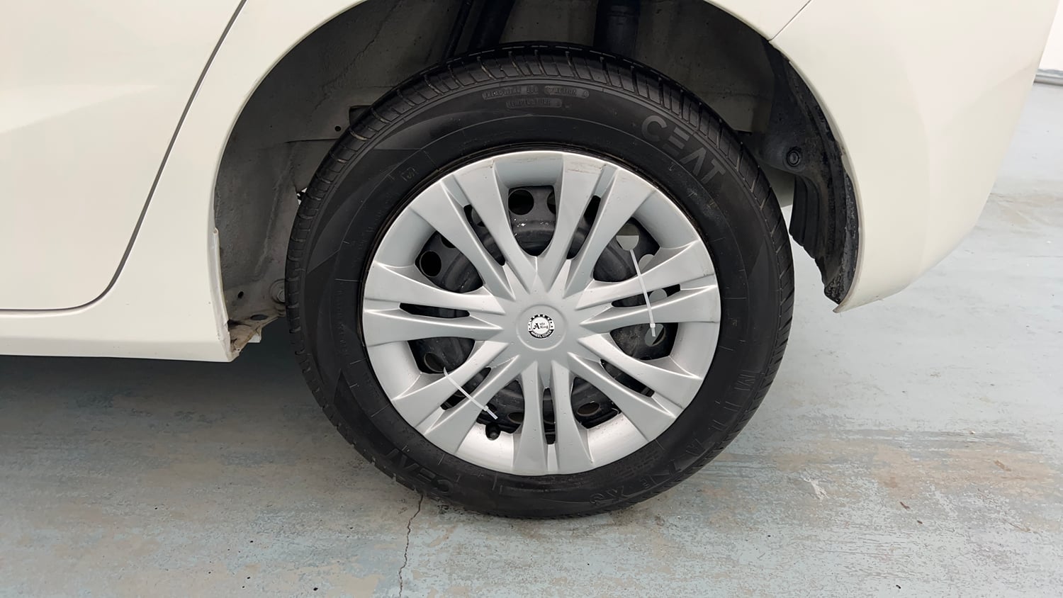 Used 2016 Honda Jazz SV Petrol Petrol Manual tyres LEFT REAR TYRE RIM VIEW
