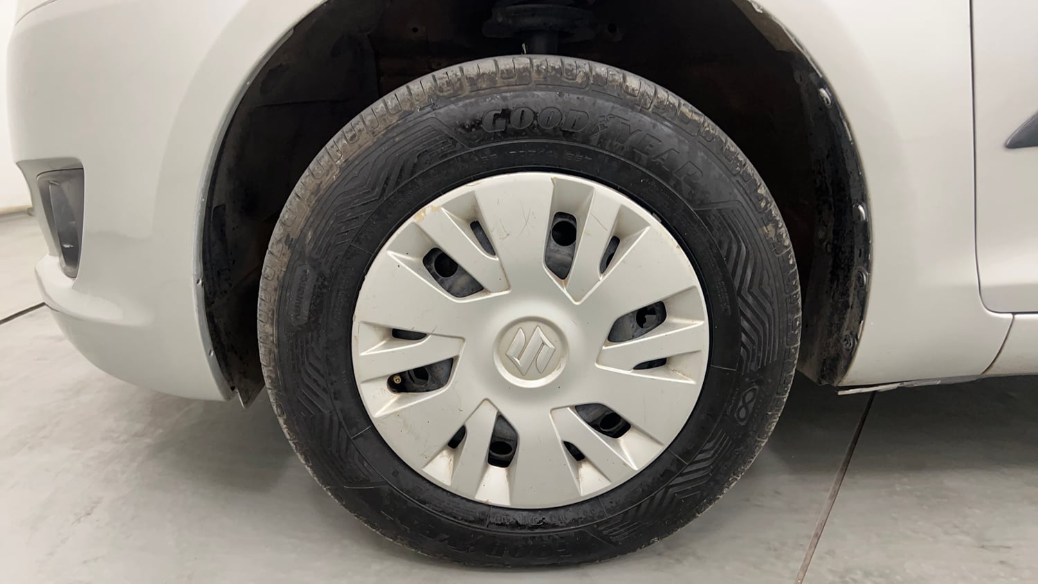 Used 2014 Maruti Suzuki Swift VXi Petrol Manual tyres LEFT FRONT TYRE RIM VIEW