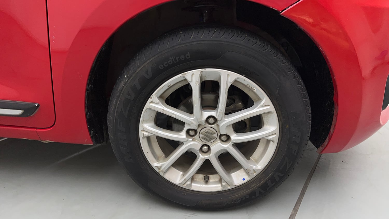 Used 2019 Maruti Suzuki Swift ZXi Petrol Manual tyres RIGHT FRONT TYRE RIM VIEW